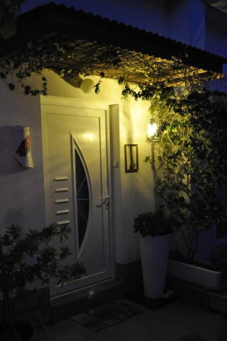 Villa Little House Kucica à Banjol Extérieur photo